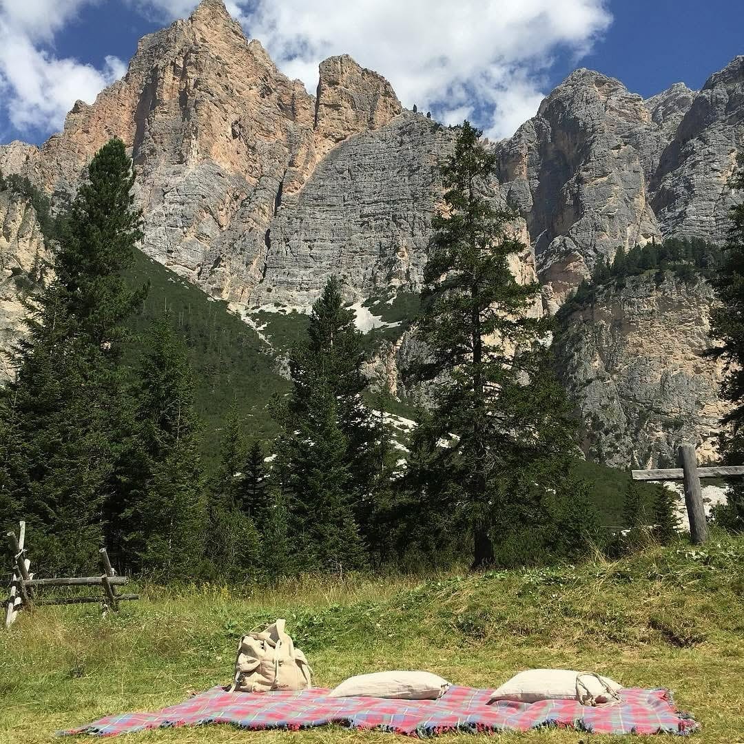 Pedule di Sentieritalia: eleganza artigianale ai piedi della montagna