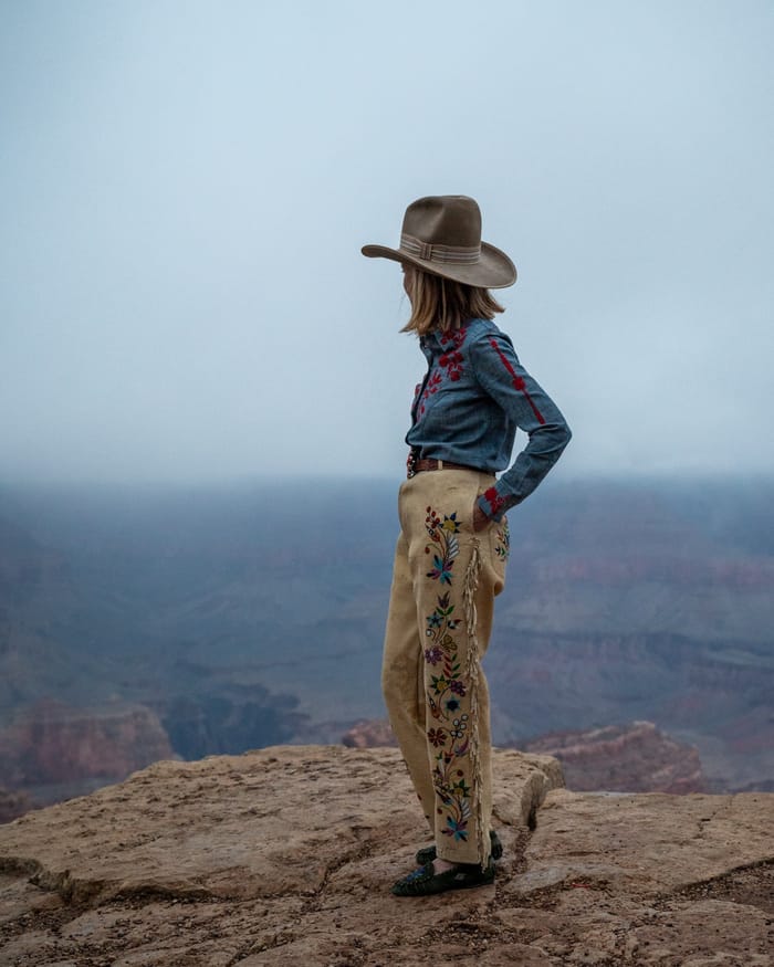 Lela Rose, eleganza, colore e un tocco di magia