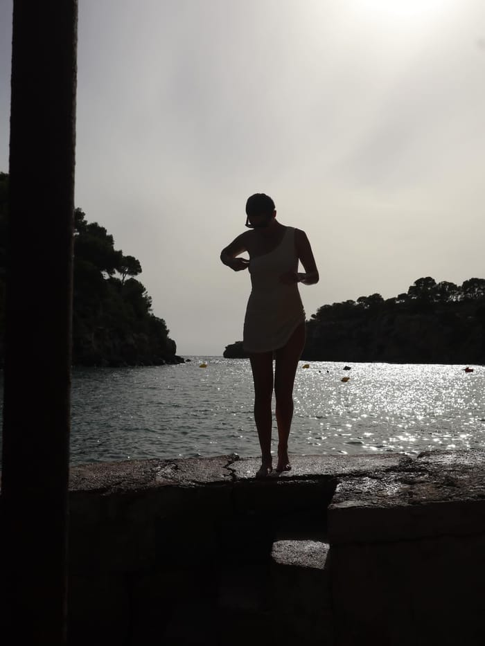 Rivage: lo swimdress che accompagna l’estate, dal primo tuffo all’ultimo aperitivo